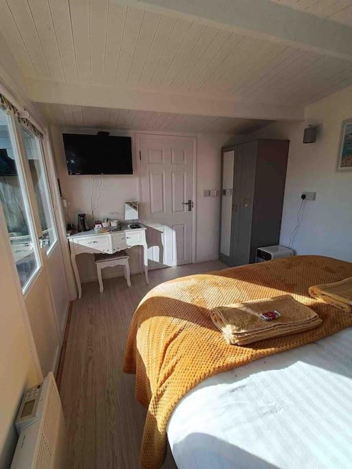 Private Lodge Close To Beaches And Goodwood Felpham Exterior foto